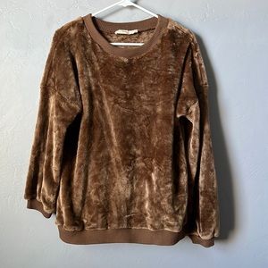 ANDREE BY UNIT Fluffy Cozy Sweatshirt